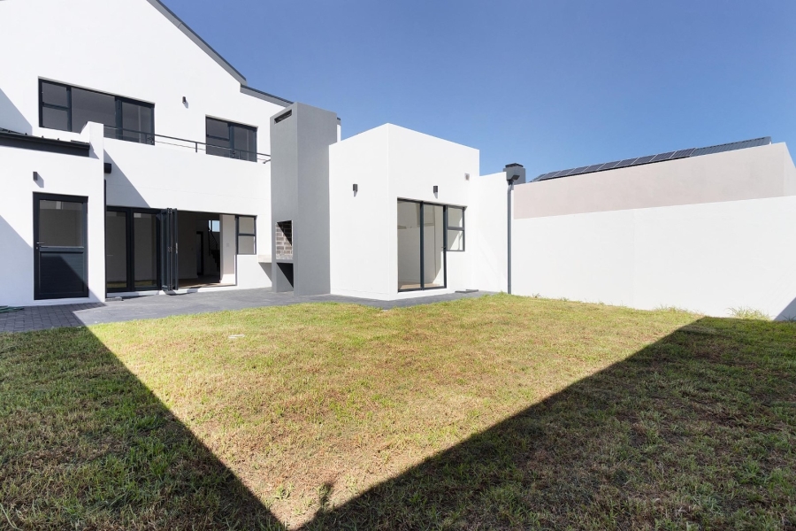 To Let 4 Bedroom Property for Rent in Sandown Western Cape